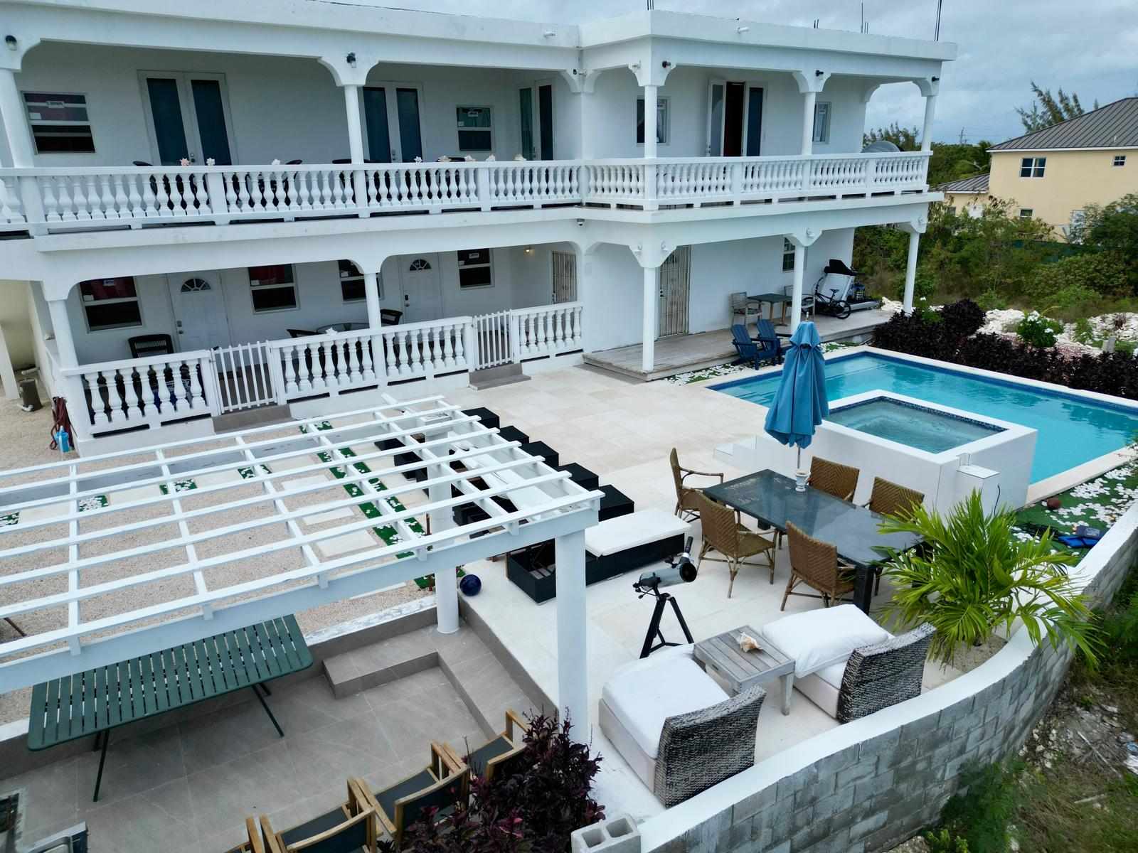 Outdoor pool and jacuzzi